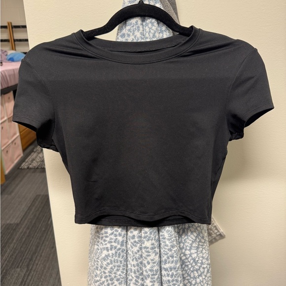 ALO CROPPED BLACK TOP - Picture 3 of 3